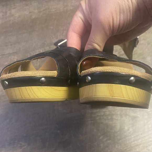 Clarks Artisan Black Leather Sandals (9M) - Picture 7 of 7